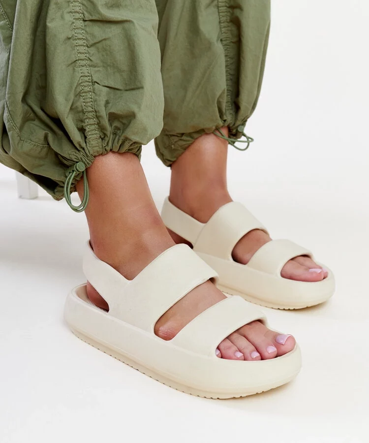 Beżowe sandały Attiana