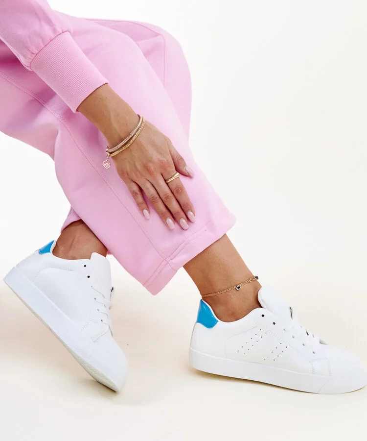 Biało-niebieskie sneakersy Akila