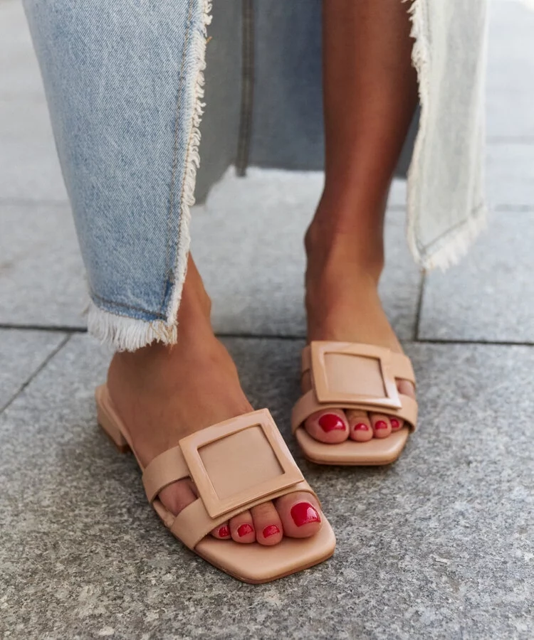 Beżowe klapki ze skórzaną wkładką Wilia