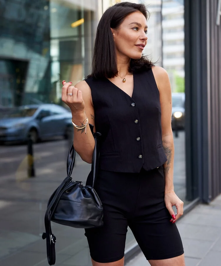 Czarna mała torebka typu ,,worek '' Aamala