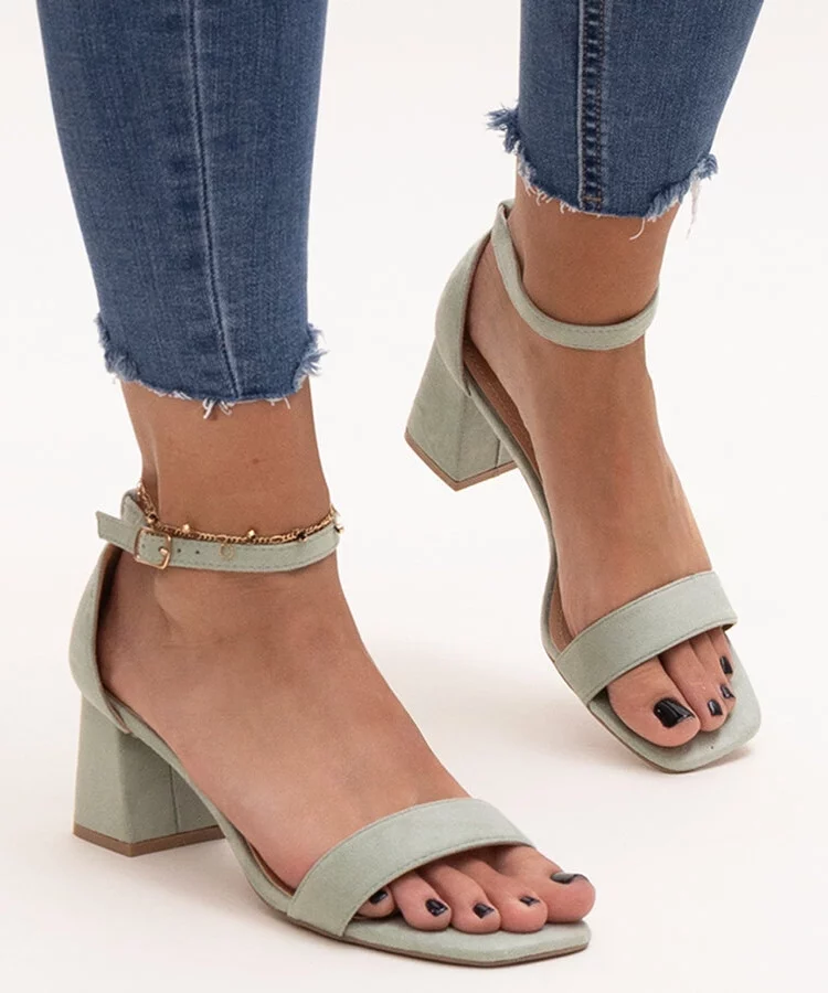 Jasnozielone sandały na słupku Issa