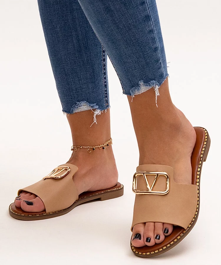 Beżowe klapki z klamerką Mariza