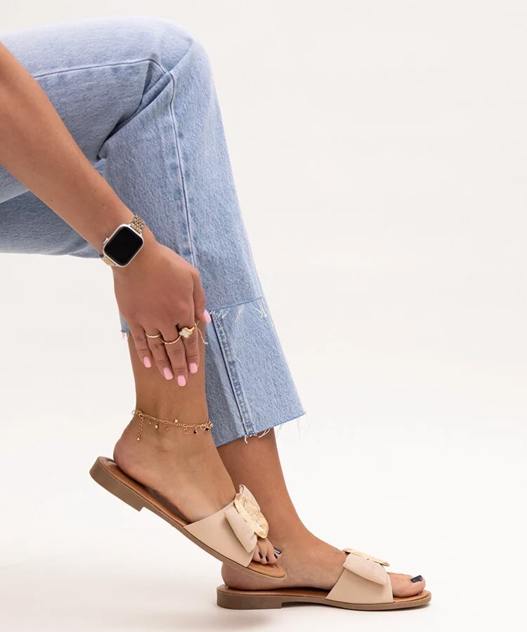 Beżowe klapki z klamerką Limera