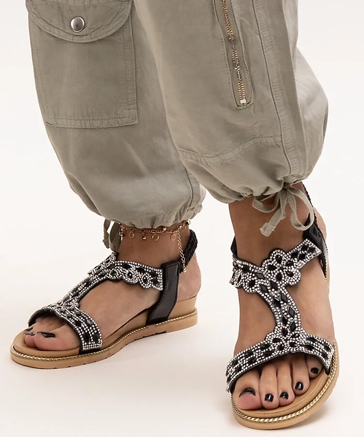 Błyszczące czarne sandałki Shahida