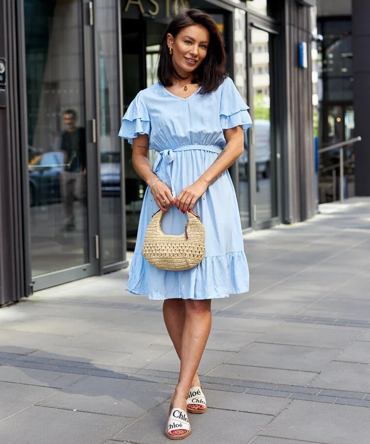 Niebieska sukienka midi z paskiem Sagasa