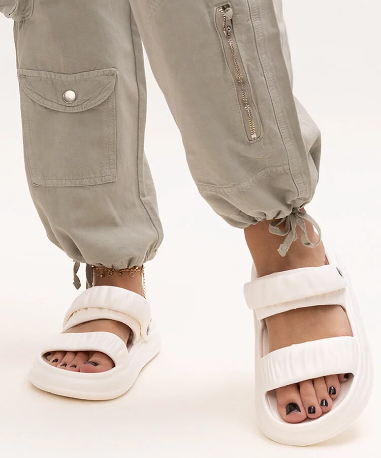 Białe sandały piankowe z marszczeniem Coreia