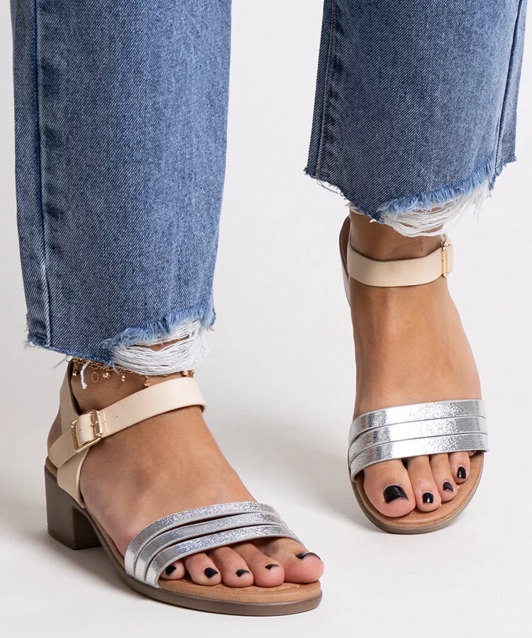 Srebrne sandały na niskim obcasie Salsabi