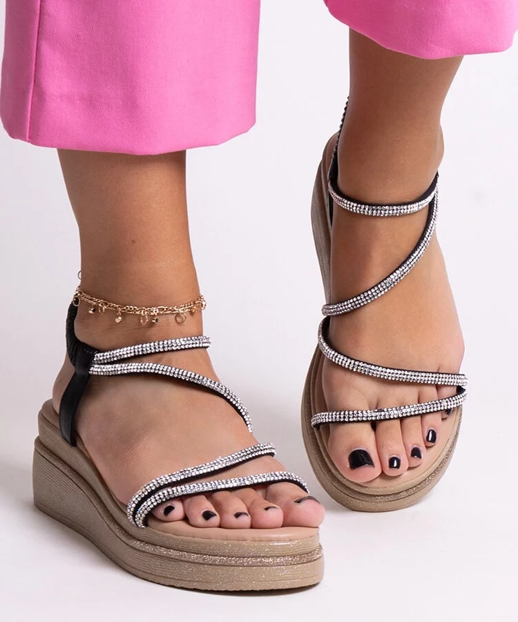 Błyszczące sandałki na niskiej koturnie z cyrkoniami Hanifa