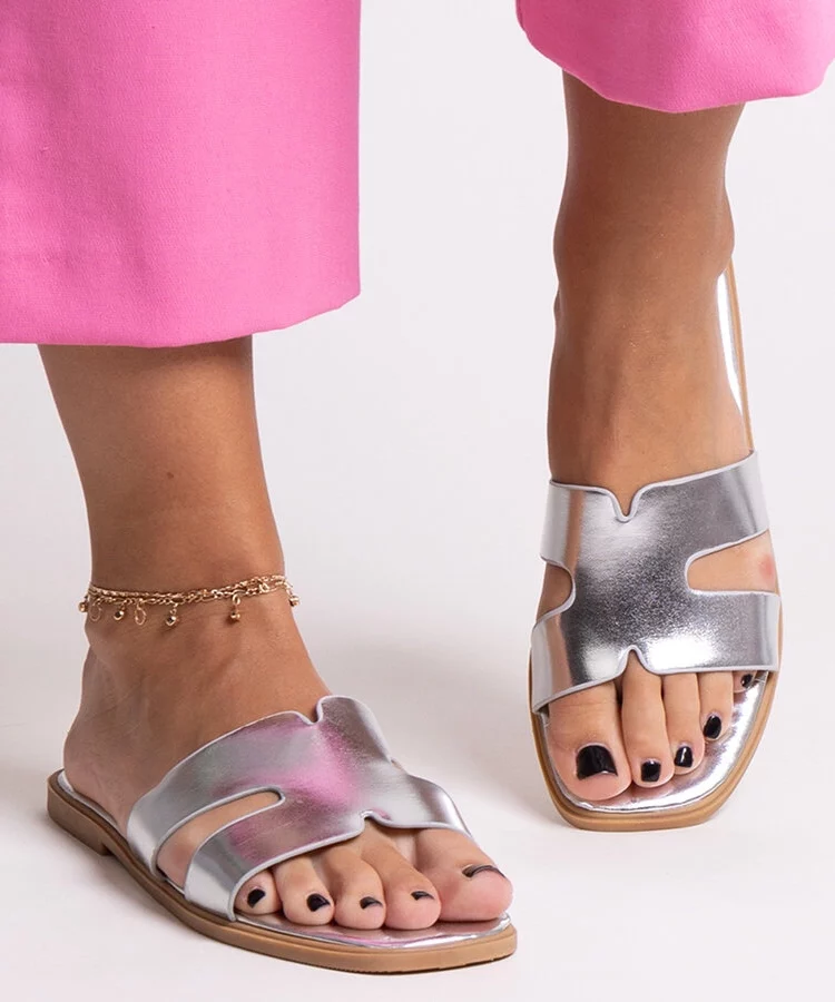 Srebrne klasyczne klapki Shala