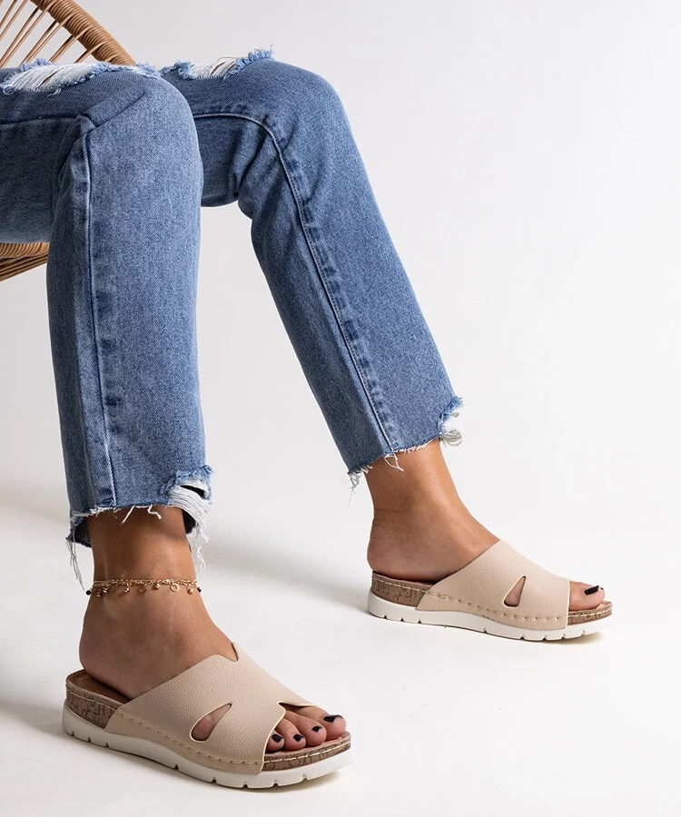 Beżowe klapki ze skórzaną wkładką Masha