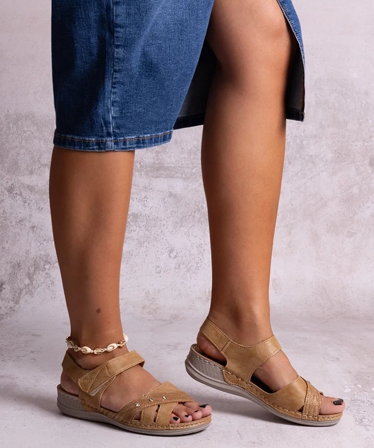 Brązowe sandały na platformie Nural