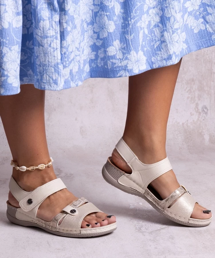 Beżowe sandały na platformie Huri