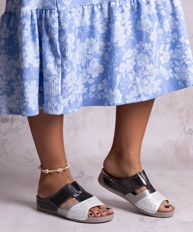 Biało-czarne klapki z połyskiem Saminar