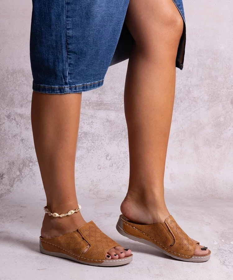 Brązowe perforowane klapki Marouna