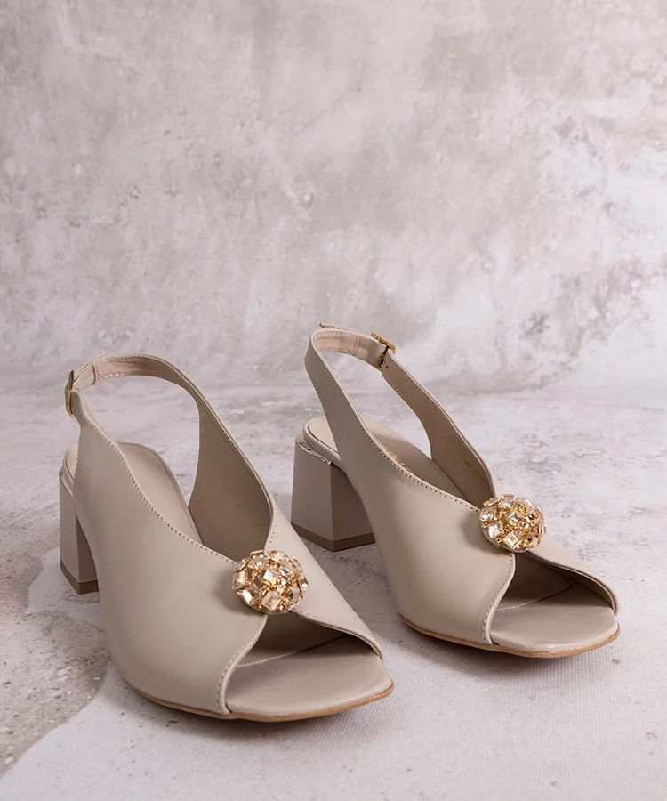 Beżowe sandały na słupku skórzane Karino