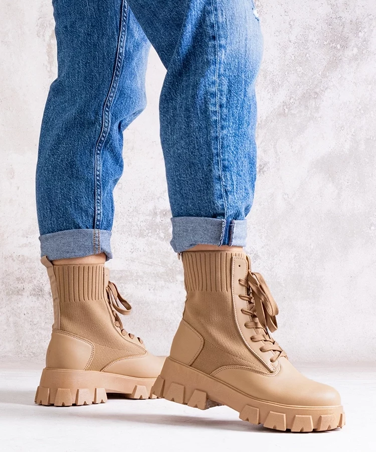 Beżowe botki z elastyczną cholewką Zogba