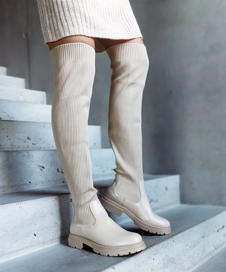 Beżowe długie kozaki z elastyczną cholewką Daryla