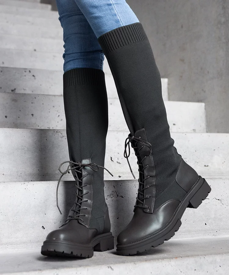 Zielone wsuwane kozaki z materiałową elastyczną cholewką Luana