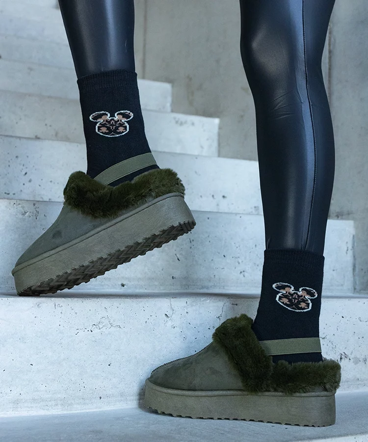 Zielone kapcie na platformie z futerkiem Frank