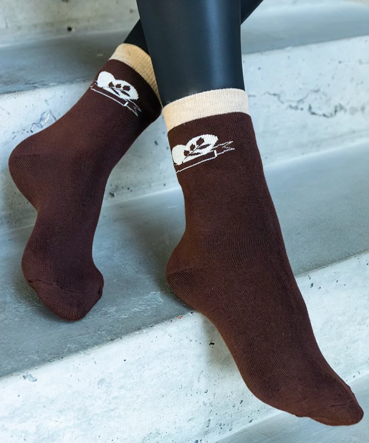 Brązowe ciepłe skarpetki z serduszkiem Sella