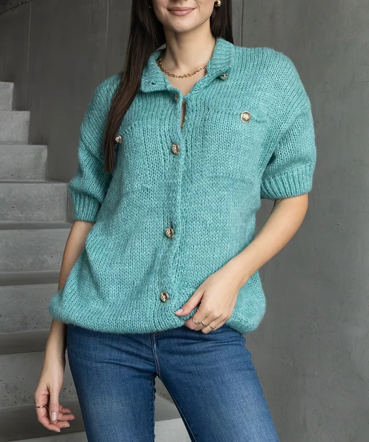 Sweter damski miętowy z krótkim rękawem ozdobne guziki