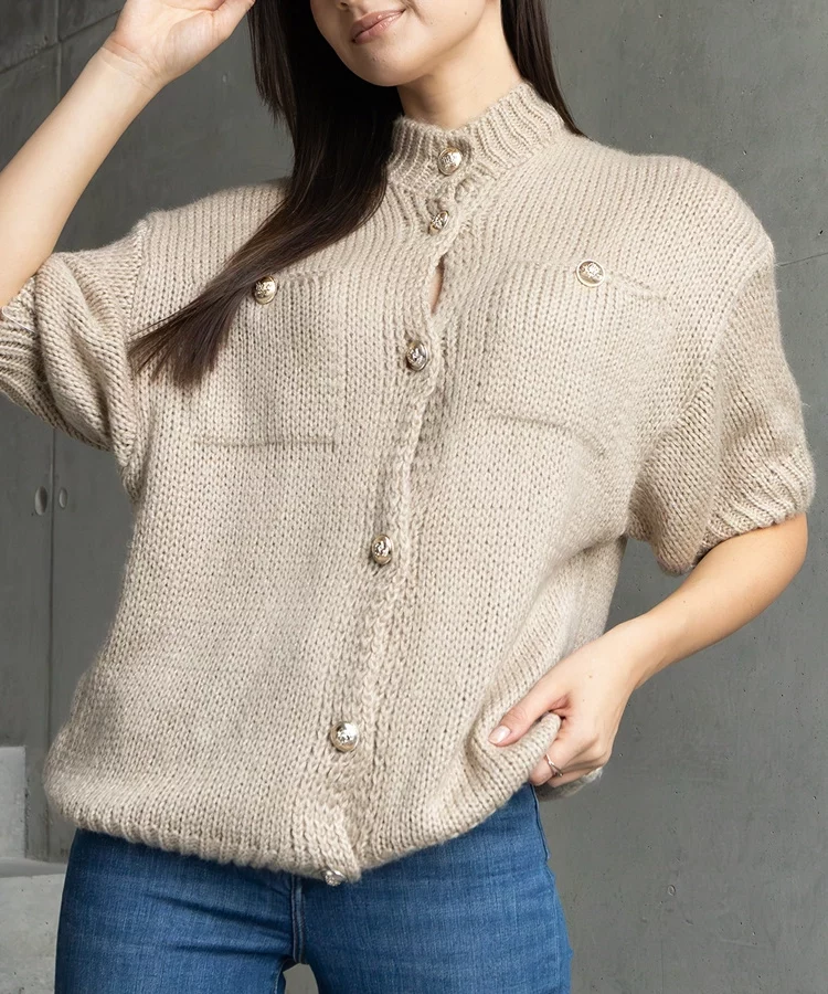 Sweter ciemnobeżowy z krótkim rękawem Shela