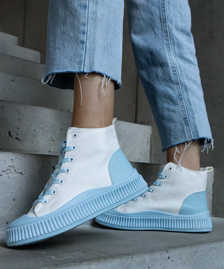 Biało-niebieskie trampki na platformie Terri