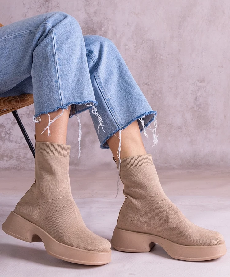 Beżowe botki z elastyczną cholewką Evel