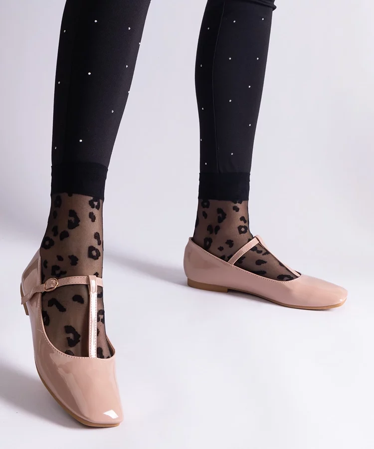 Beżowe lakierowane balerinki z paskiem Marseille