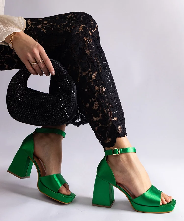 Zielone satynowe sandały na masywnym obcasie Saucedo