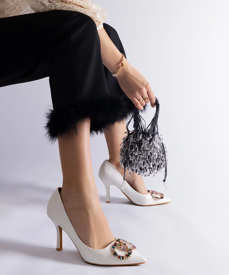 Białe szpilki zdobione kolorowymi cyrkoniami Callsa