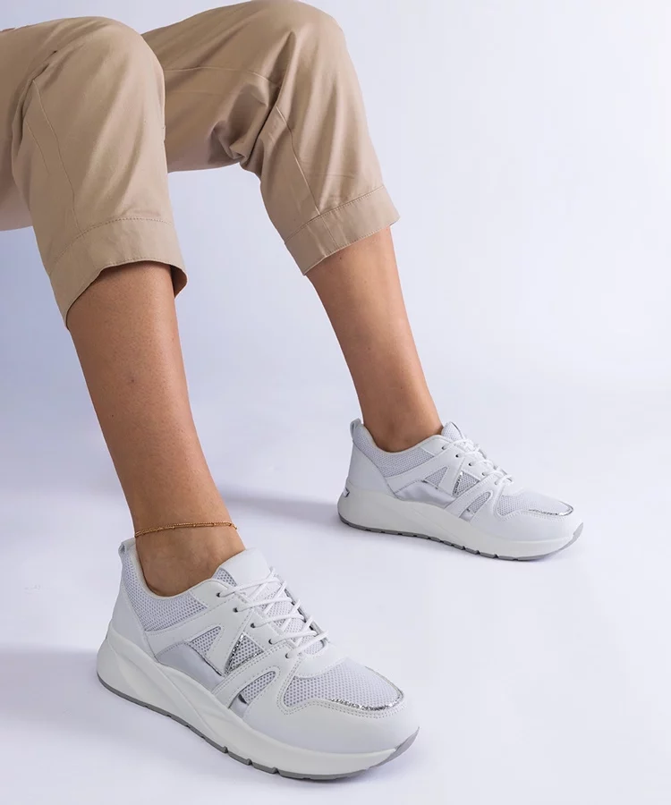 Białe sneakersy na grubej podeszwie Sierra