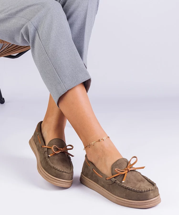 Zielone damskie mokasyny z ekozamszu z kokardką Sarina