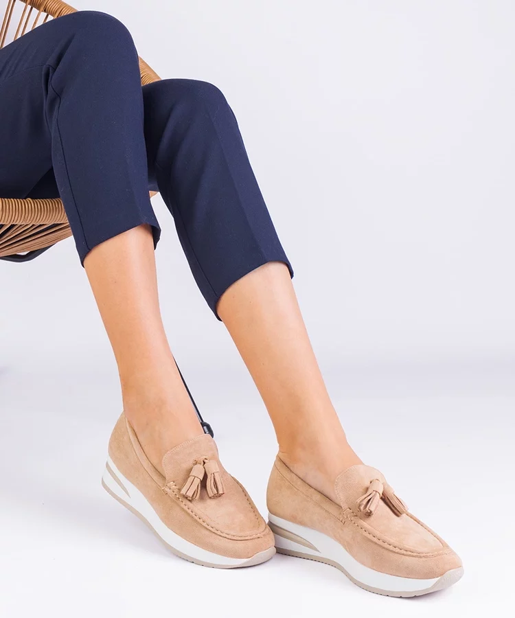 Beżowe damskie mokasyny na platformie ze zdobieniem Selerina