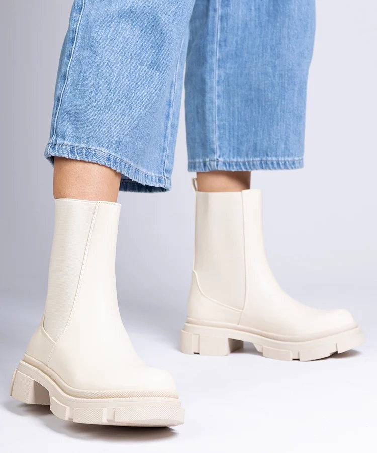 Beżowe botki z elastyczną cholewką Beringo