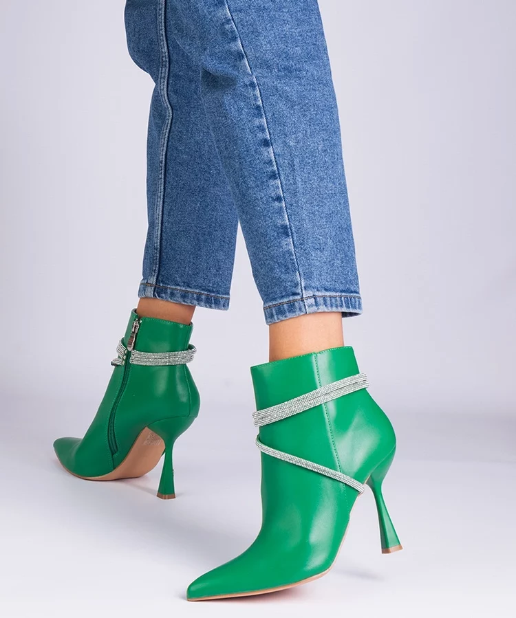 Zielone botki na szpilce zdobione cyrkoniami Fantagaro