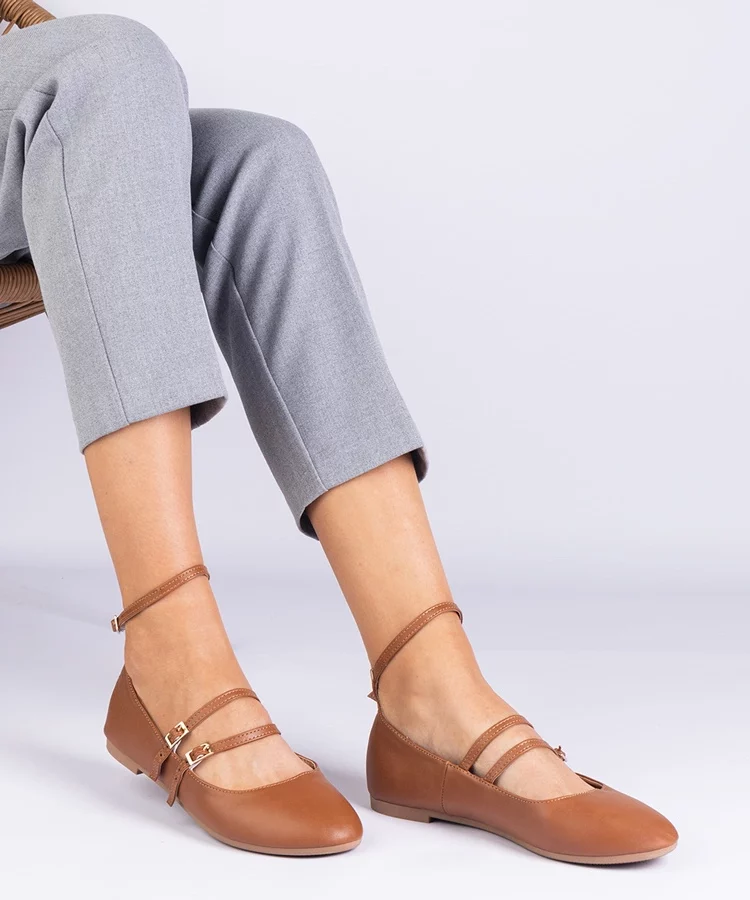 Brązowe balerinki z ekoskóry ze sprzączkami Vitoldora