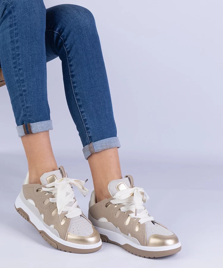 Beżowe sneakersy damskie z dekoracyjnym sznurowaniem Grejs