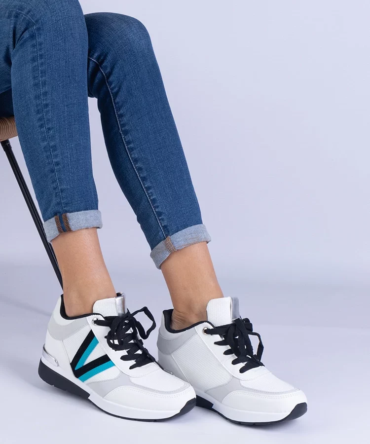 Białe sneakersy damskie na ukrytym koturnie Ninella