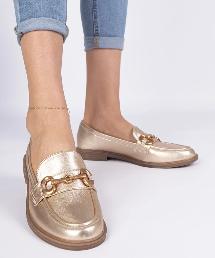 Złote mokasyny damskie ze złotym zdobieniem Selanos