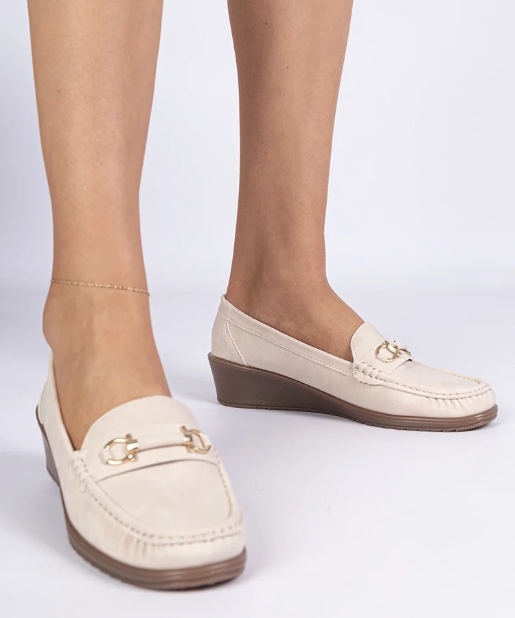 Kremowe mokasyny damskie na koturnie Sameri