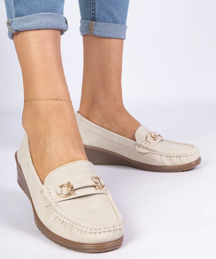 Beżowe mokasyny damskie na koturnie Sameri