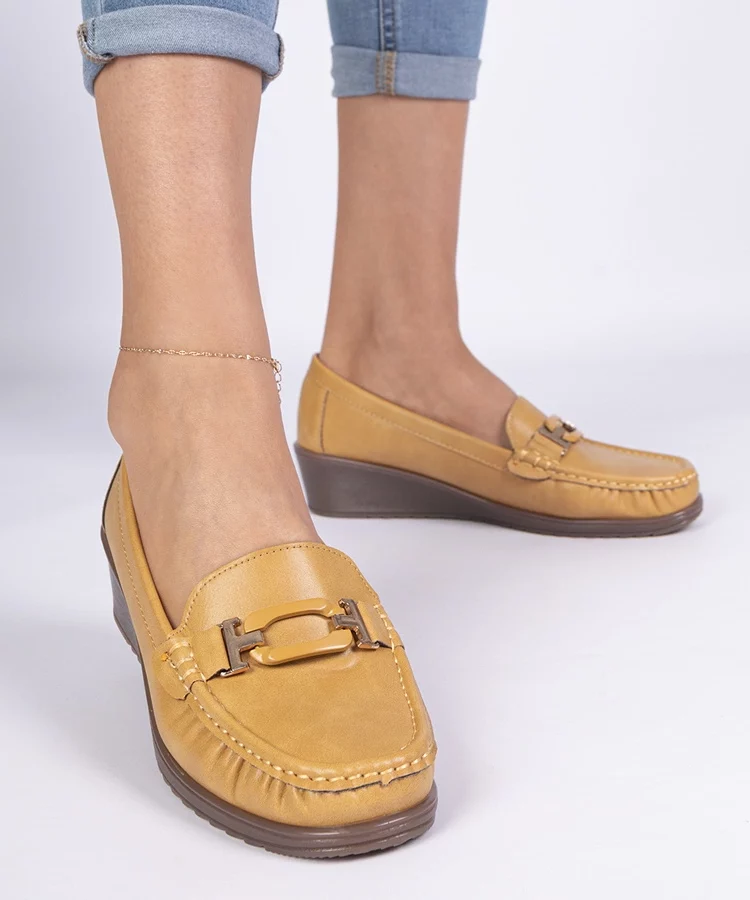 Zółte mokasyny damskie na koturnie z ekoskóry Kappi