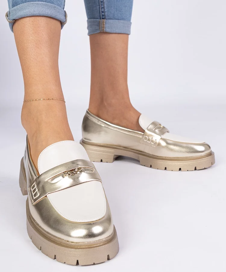 Złote mokasyny damskie z białą wstawką Sugetti