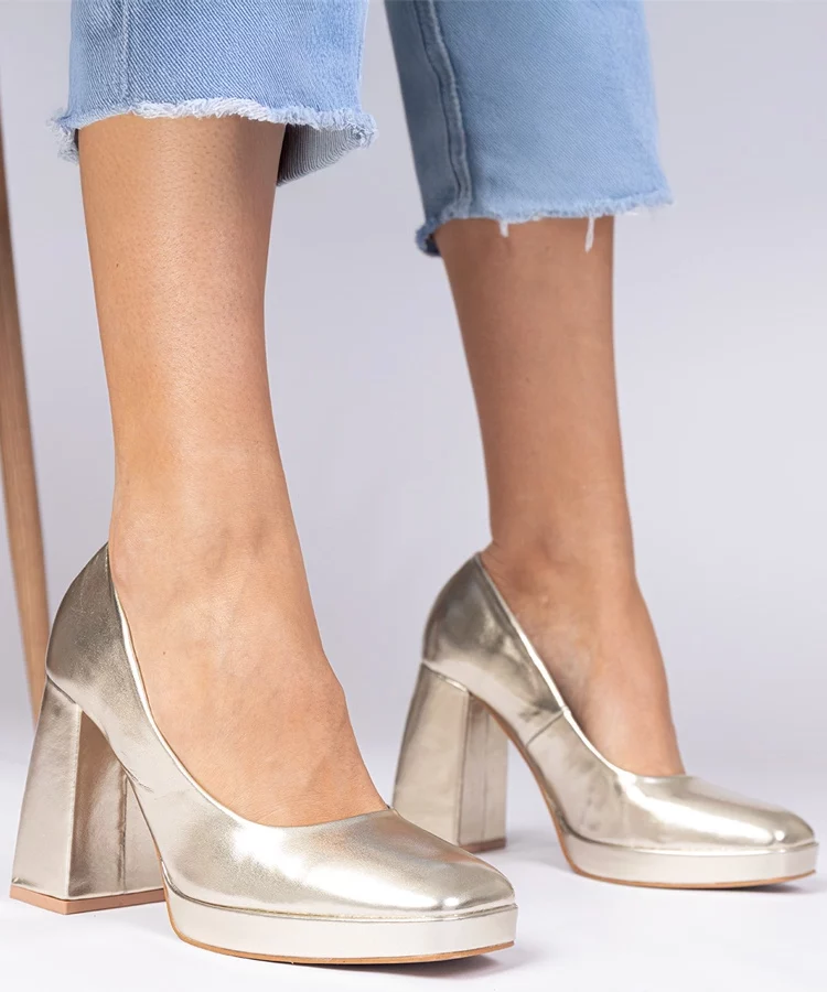 Złote czółenka na masywnym słupku z kwadratowym noskiem Irenois