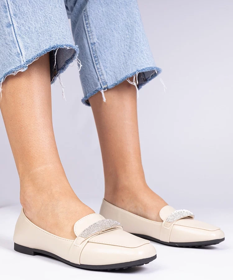 Beżowe damskie mokasyny z cyrkoniami Kaletta