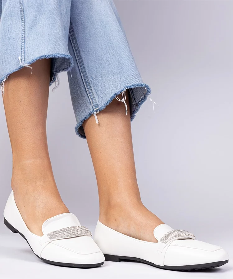 Białe damskie mokasyny z cyrkoniami Kaletta