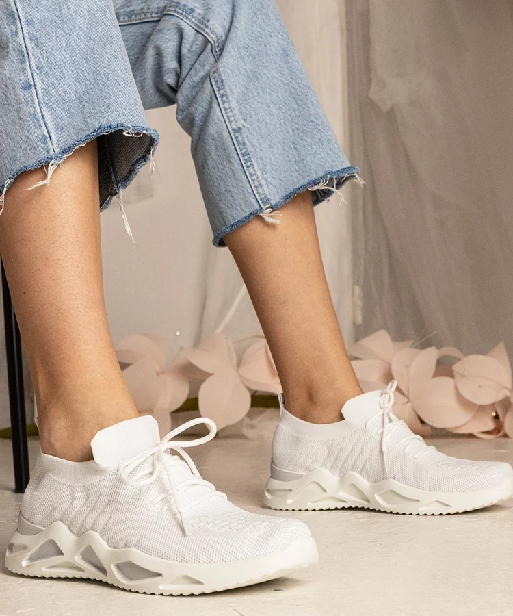 Białe sneakersy damskie z skarpetkową cholewką Miyana