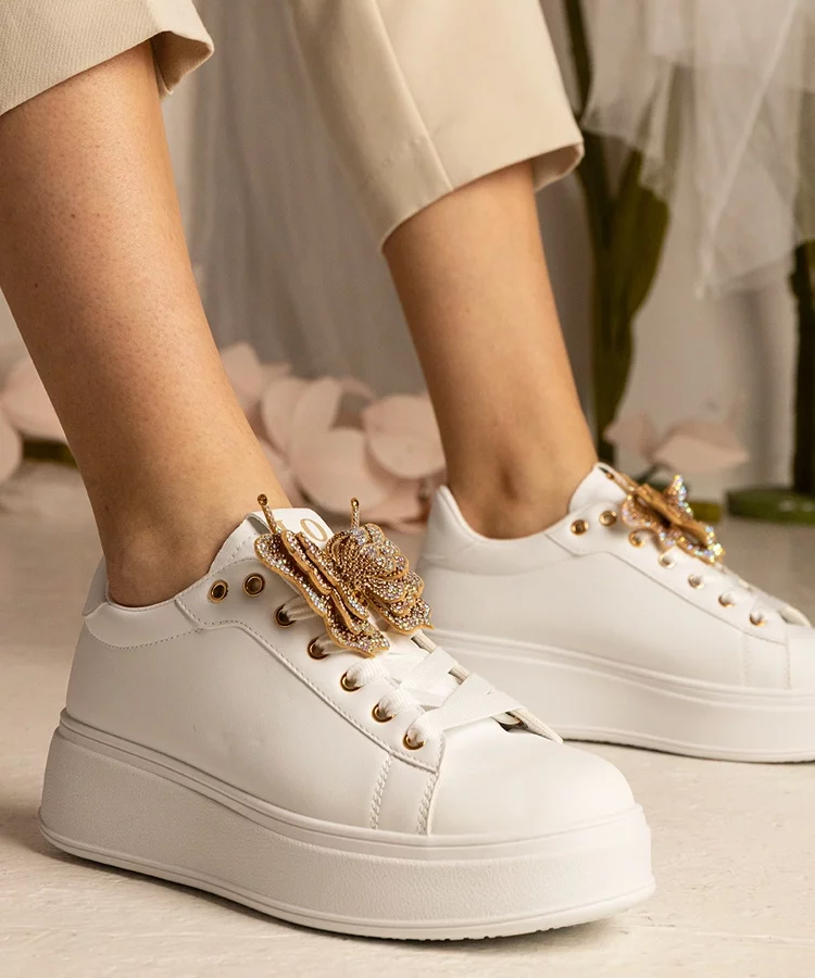 Białe sneakersy zdobione motylkiem z cyrkoniami Kariba