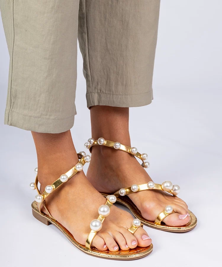 Złote sandały damskie zdobione perełkami Sarino